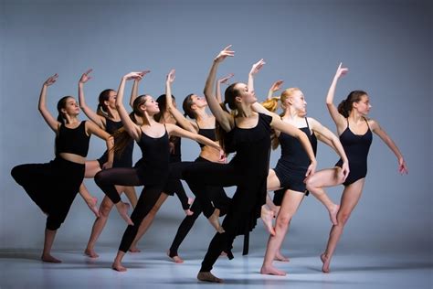 What is Contemporary Dance? An Exploration Beyond Traditional Boundaries and into Expressive Freedom